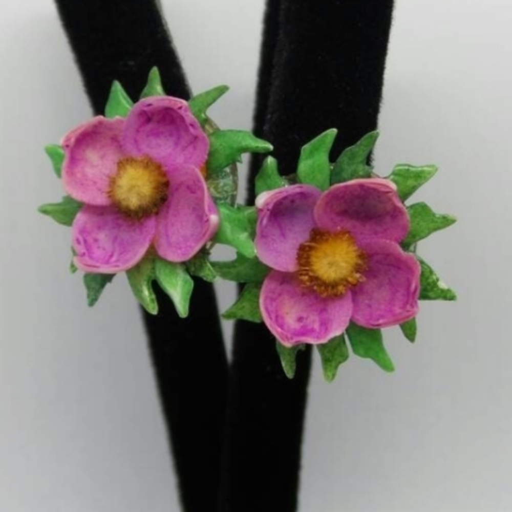 Vintage Pink Dogwood Flower Screw Back Earrings